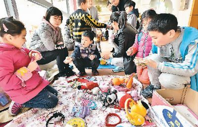 幼兒園跳蚤市場(chǎng)的價(jià)值探索 寓教于樂的市場(chǎng)實(shí)踐